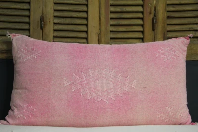 Sabra Kussen uit Marokko roze 100cm x 50cm incl vulling nr. 80224